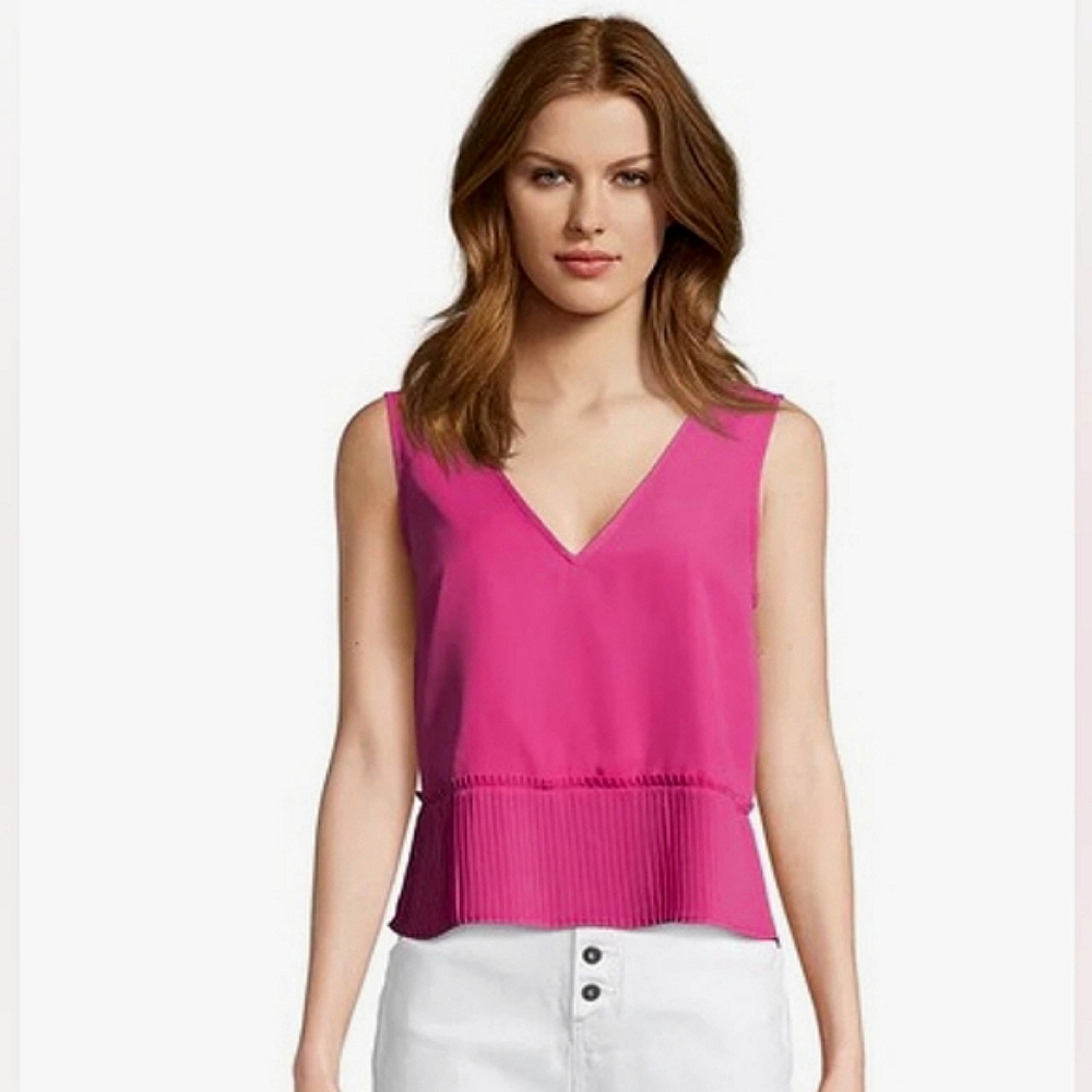 Pleat Goes On Sleeveless Blouse